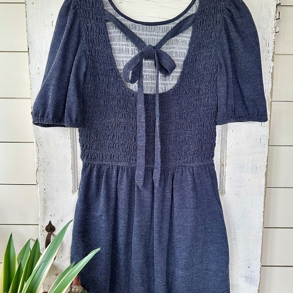 LISTICLE, DENIM ROMPER. SMOCKED TOP WITH PUFF SLEEVES. SEMI-OPEN BACK. SIZE S - Picture 6 of 10